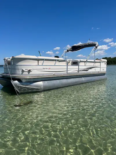 22’ suntracker party barge 60hp 4- stroke boat is in good shape, a few dings, seats are in good shap...