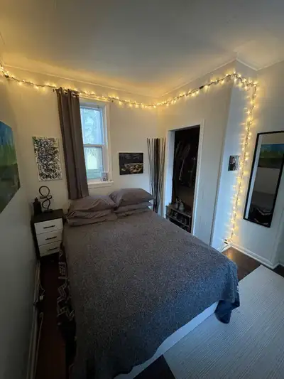Looking to sublet one room in a 2 bedroom, 1 bathroom apartment just north of downtown Peterborough....