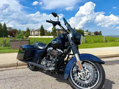 2014 Harley Davidson Road King Stunning Metallic Blue two-tone with a custom exhaust and high-flow a...