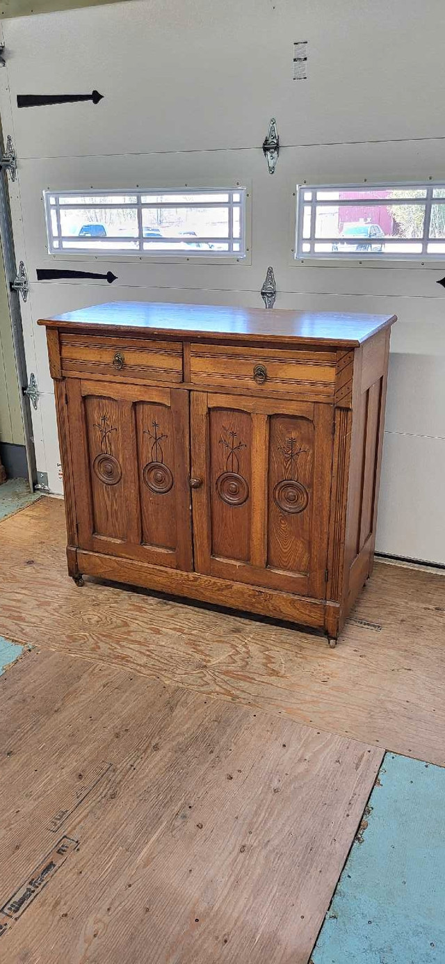 Beautiful Antique Hutch - Solid Butternut in Hutches & Display Cabinets in Trenton - Image 2