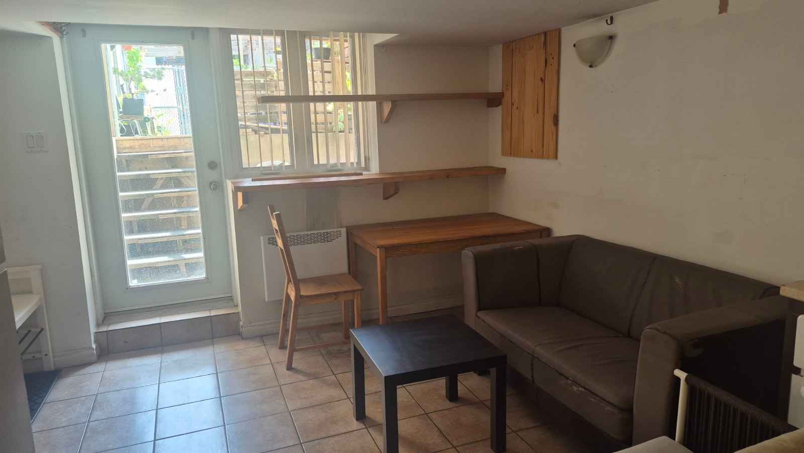 Apartament furnie 1 chambre ferme 3 1/2 entre separe au sous-sol — photo 1