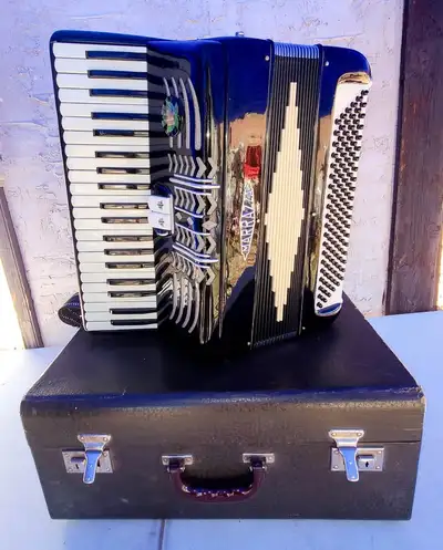 VINTAGE MARRAZZA ACCORDION MADE IN ITALY W/ HARD CASE, View more