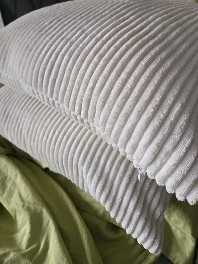 Feather duvet, small pillows and different blankets in Women's - Other in Ottawa - Image 9