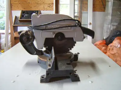 1995 Jepson model 9211 heavy-duty 10” miter saw. Excellent condition.