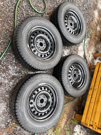 Bolt: 5X114 / 5X114.3 Fit Toyota Honda etc… Size 245/65R17 Winter tires with steel rims Between 7-8/...