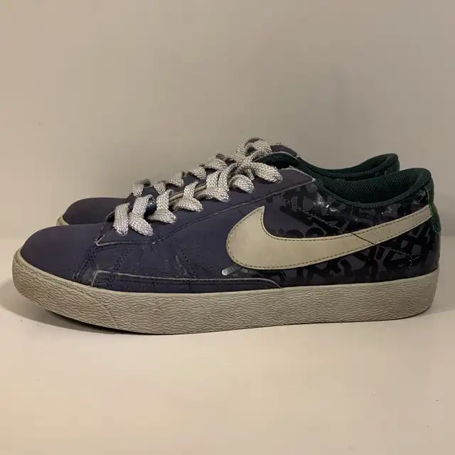 Y2K '08 Nike NYX Blazer Low Purple Grey White Mens Size 10 Shoes in Men's Shoes in Mississauga / Peel Region - Image 4