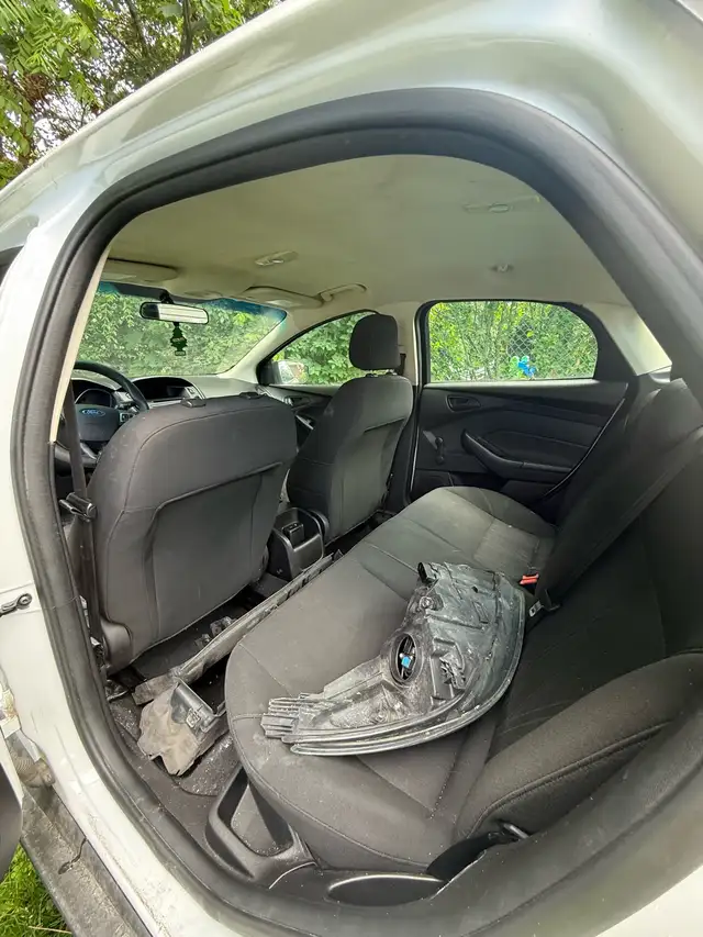 2015 Ford focus-As is564717193234360326
