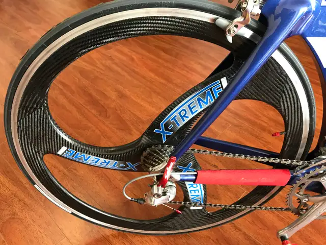 MINT X-Treme Carbon Fiber rear clincher wheel 700C for road bike in Road in Mississauga / Peel Region - Image 4