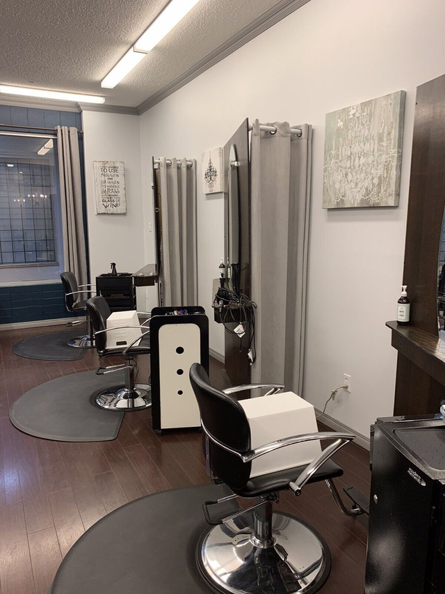 Hairstylist/Barber Chair rental - Poco Boutique salon in Hair Stylist & Salon in Burnaby/New Westminster - Image 3
