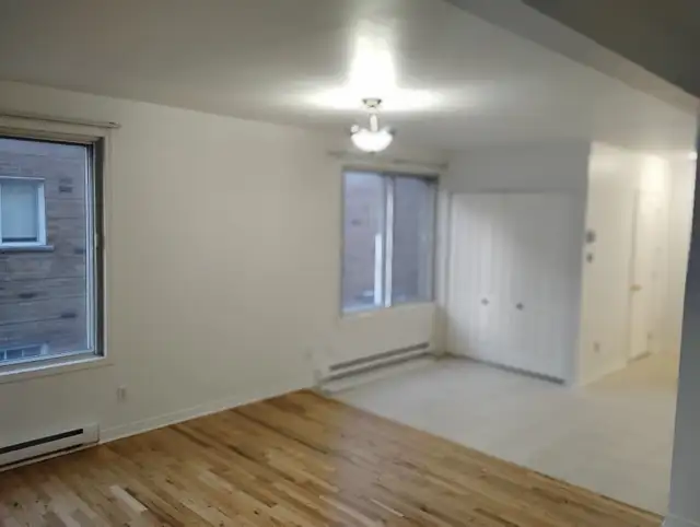 Beautiful 4.5-room apartment within walking distance of the Longueuil metro station