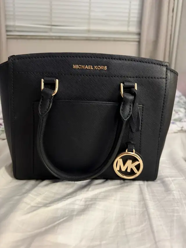 Michael Kors bag in Women's - Bags & Wallets in Oakville / Halton Region - Image 2