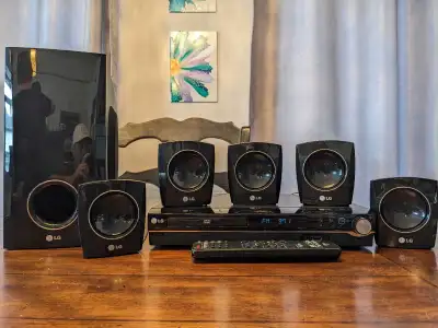 LG Entertainment system -DVD/CD/AM/FM -5 speakers + Subwoofer -Remote control Great system!