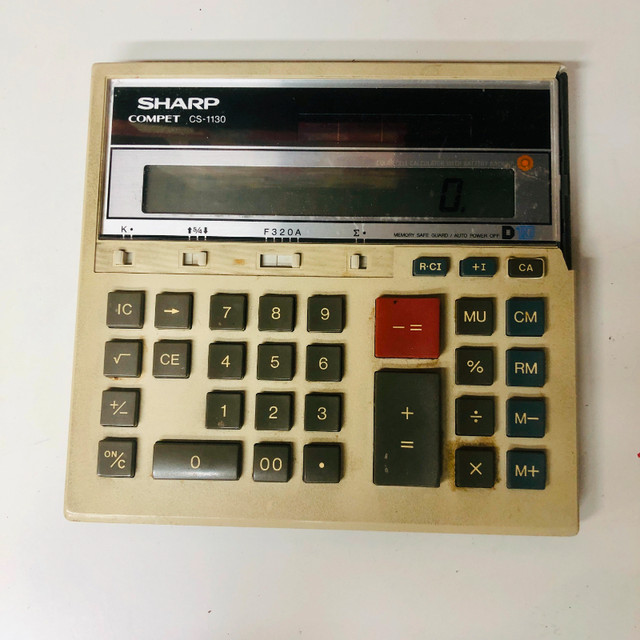 SHARP Compet Cs-1130 Vintage Solar Calculator dans Appareils électroniques  à Ville de Montréal