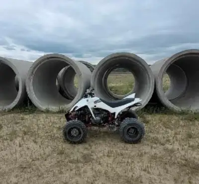 2009 Yamaha raptor 350 bore to 400 Super low hours Just done a oil change Super fast racing quad Not...