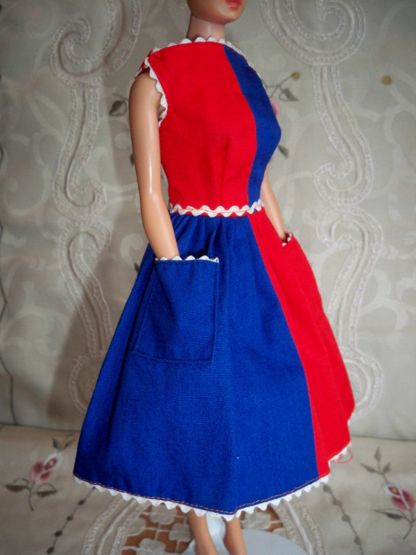 1963-64 Barbie "Fancy Free" Dress (No. 943), By:  Mattel in Arts & Collectibles in Fredericton - Image 4