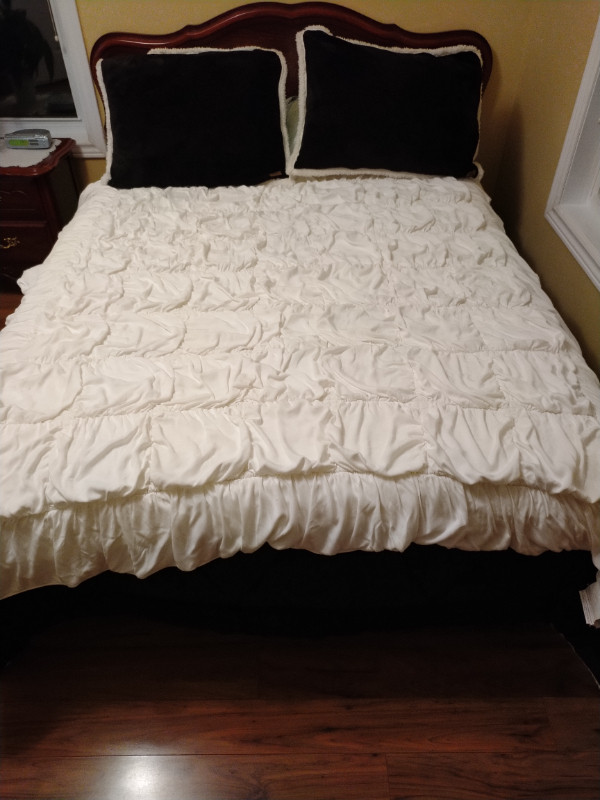 Bamboo Comforter for bed in Bedding in Norfolk County - Image 2