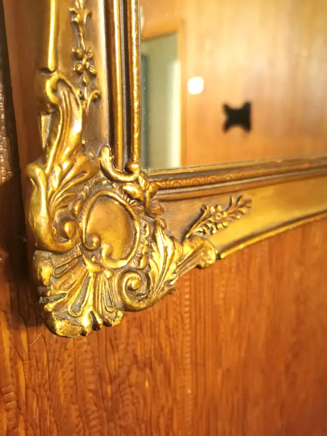 Mirror Wood Guilded with Bronze and Gold Tones Vintage 1977 Made in Home Décor & Accents in Markham / York Region - Image 6