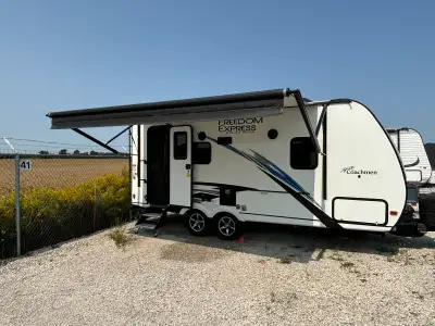Exterior Colour: White Interior Colour: Brown Dry Weight 4,442 LBS Gently used / Minimal mileage Len...