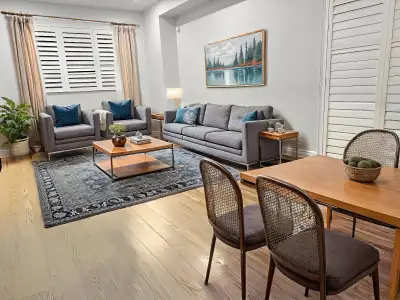 *Renovated Detached House For Rent*|4 Bdrms/3.5 Bths 2050 sq. ft
