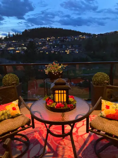 Beautiful furnished room with huge walk in closet and private bathroom in a quiet home at Black Moun...