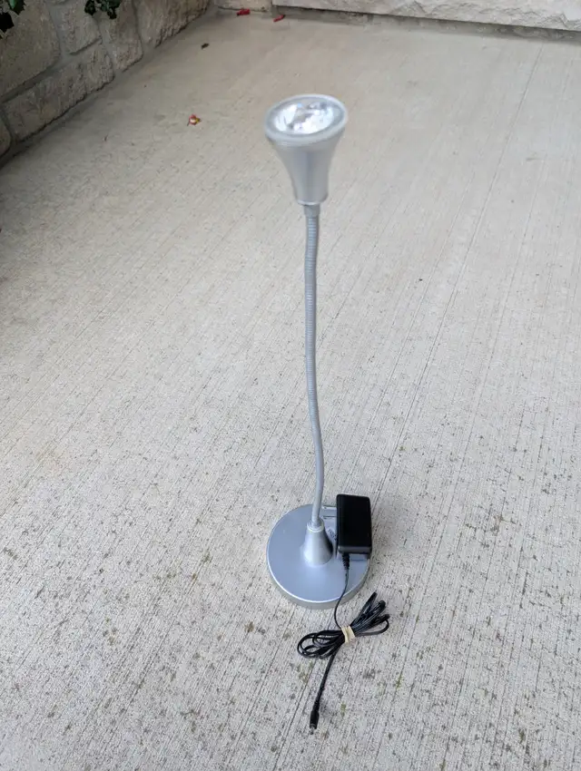 LED Desk Lamp in Indoor Lighting & Fans in Kitchener / Waterloo - Image 3