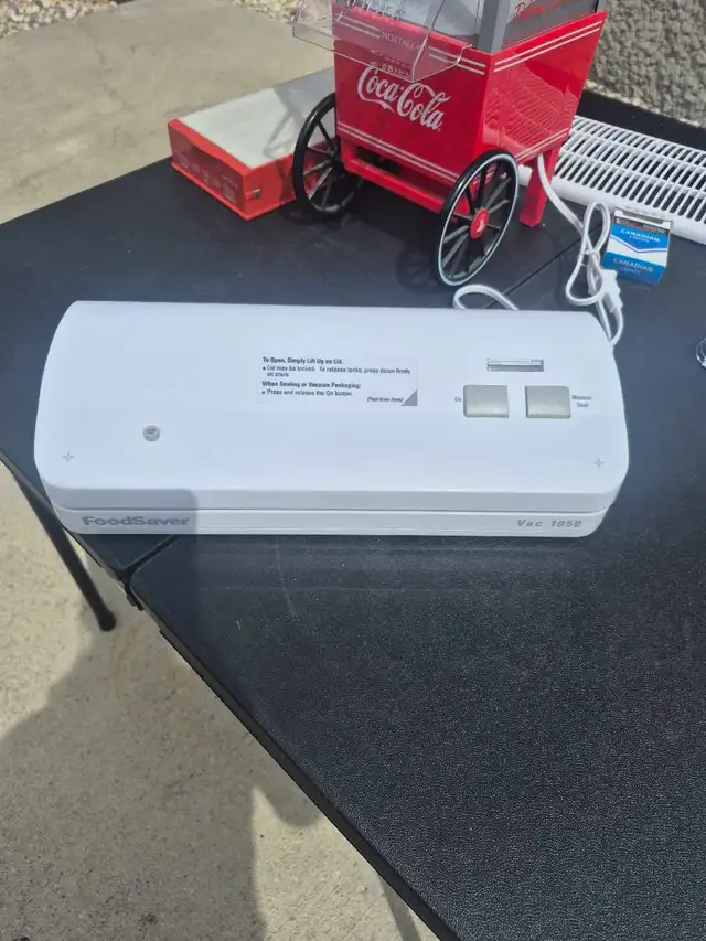 FoodSaver Vac 1050 Vacuum Sealer - Like New Condition in Vacuums in Winnipeg - Image 2