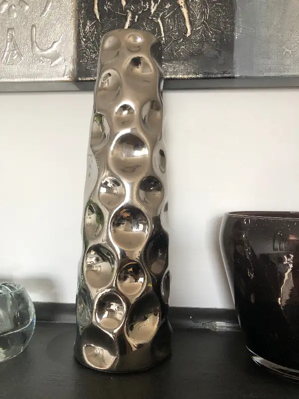 FLOWER VASE in Home Décor & Accents in Edmonton - Image 2