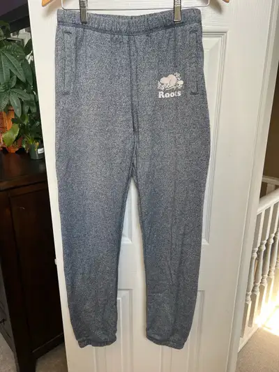 Cozy Roots sweatpants in a salt and pepper colour! These are a size XS and would be great for loungi...
