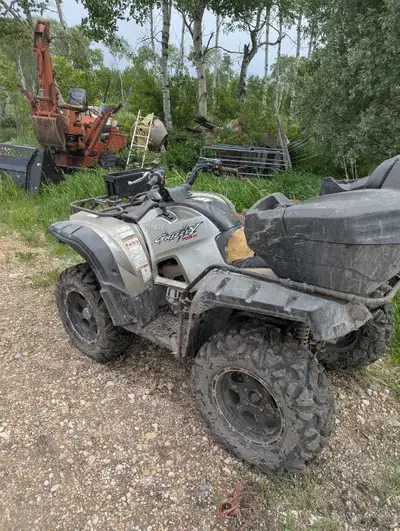 2007 Yamaha Grizzly special edition. Cosmetic it's rough but it's been extremely reliable and used d...