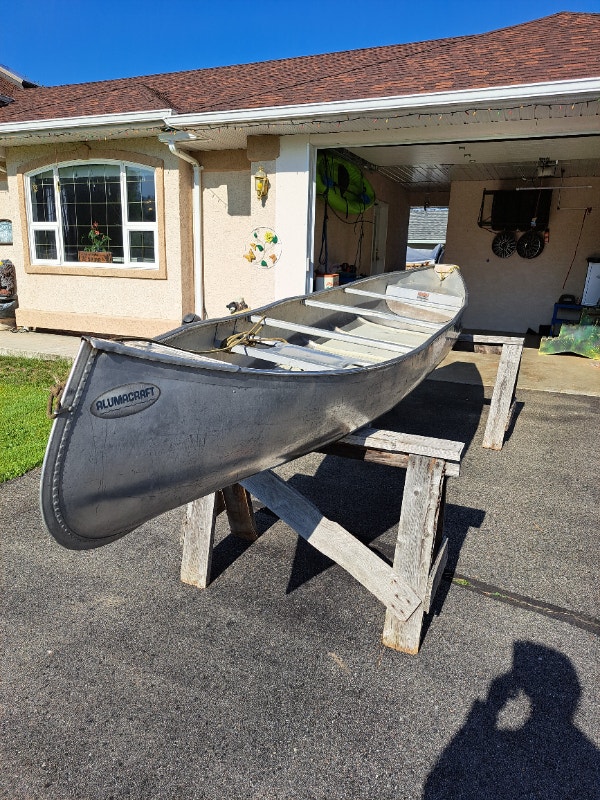 17 'alumacraft Freighter canoe Canoes, Kayaks & Paddles Penticton