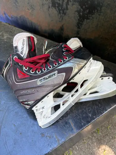 Bauer hockey skates size 7D, View more