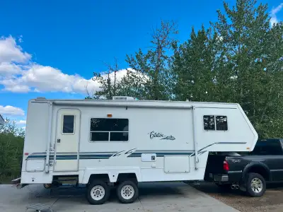 Canadian built 2001 Citation 24rks Great light weight trailer, high ground clearance to go anywhere....