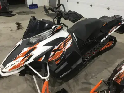 High country. 141 track. 2.25 lug. Good shape. Spare belt. Hand guards. Knee pads. MBRP can. Goggle...