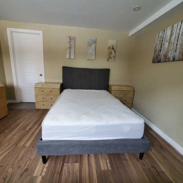 chambre à coucher italienne+futon gratuit in Beds & Mattresses in Longueuil / South Shore - Image 4