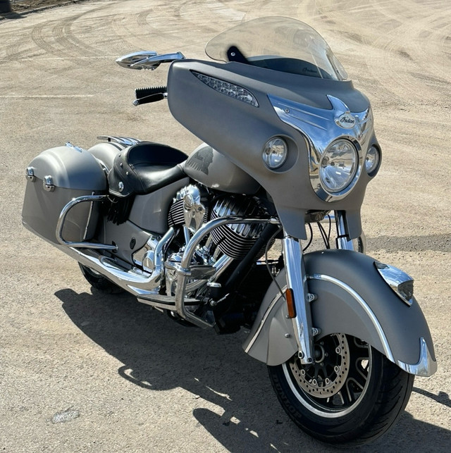 2016 Indian Chieftain Silver Smoke in Touring in Edmonton - Image 2
