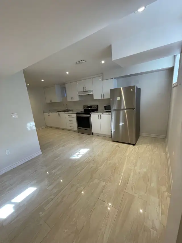 Basement for Rent (One Bedroom) in Long Term Rentals in Oakville / Halton Region - Image 2