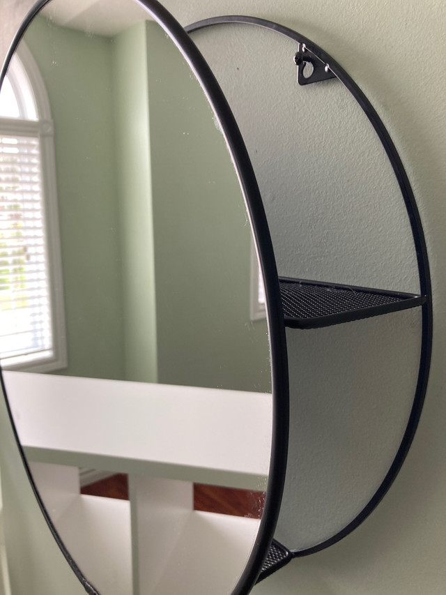 Oval wall mounted mirror  in Home Décor & Accents in Cambridge - Image 2