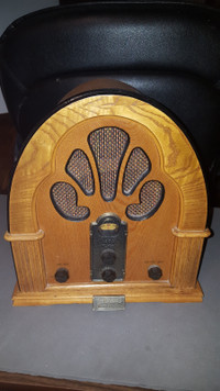 Thomas Collector's Edition (1932)  AM/FM Radio with cassette 