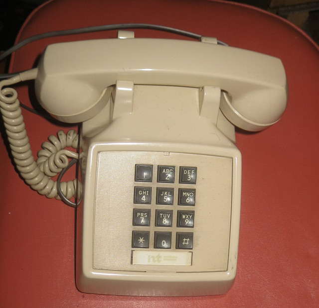 Vintage Desk Set Telephone Office Patent 1970 Northern Electric in Home Phones & Answering Machines in Sudbury