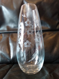 Hand-Etched Plum Blossom Glass Vase