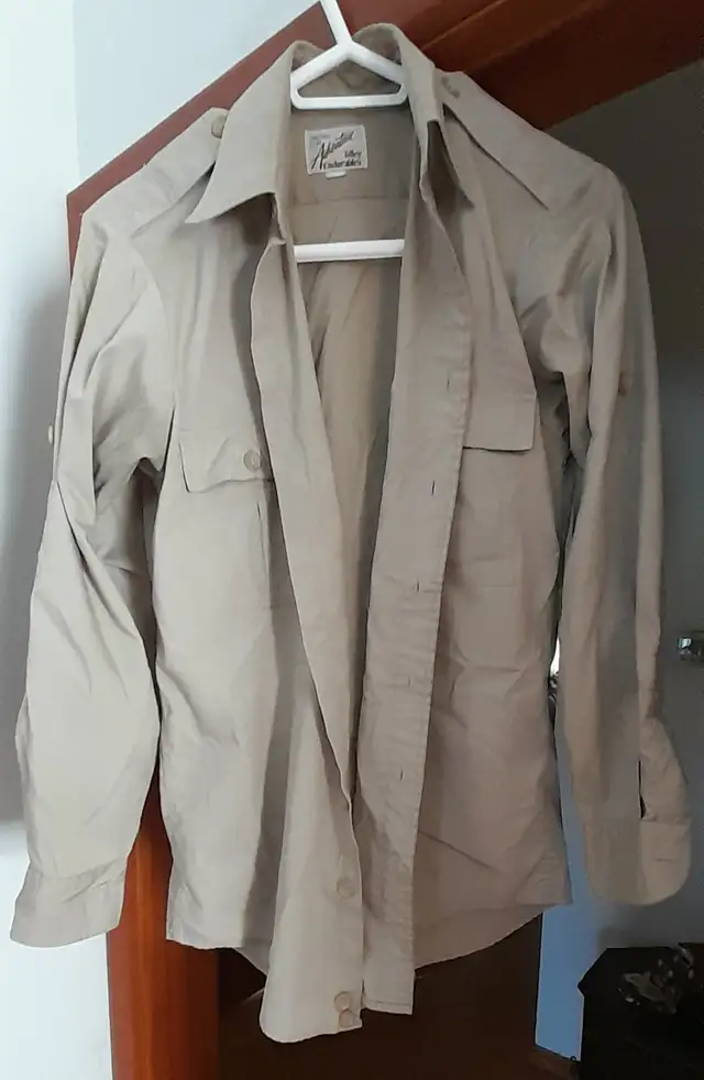 Men's Small Vintage Tilley Adventure Cacti Shirt in Men's in Oakville / Halton Region - Image 2