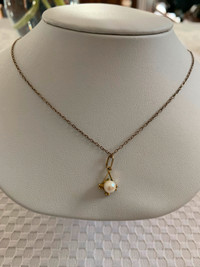 Gold filled necklace with  gold/pearl pendant in like new condi
