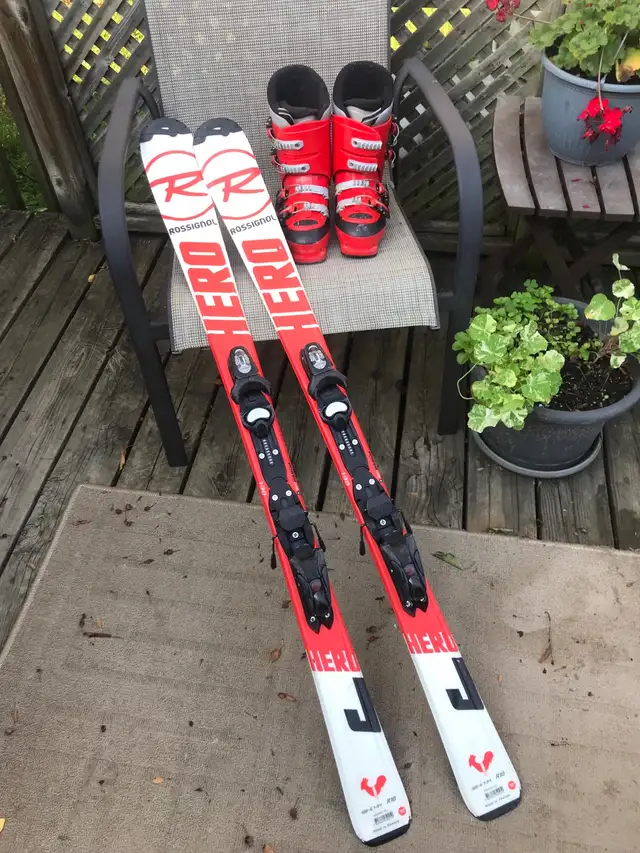 Childrens skis (130) & boots (23.5)  combo in Ski in Ottawa - Image 3