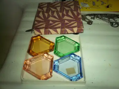 ensemble de cendrier avec sa boite d origine 10$ pour l ensemble, View more