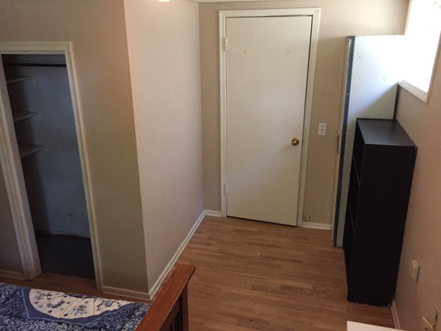 Room for rent NEAR train. I pay bills. FREE internet. READ AD in Room Rentals & Roommates in Edmonton - Image 2