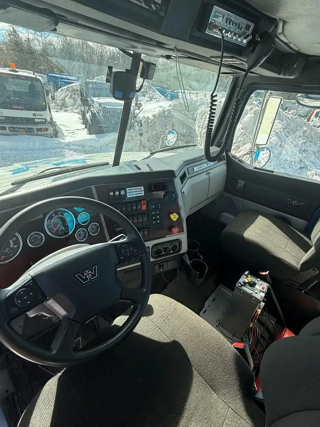 2021 Western Star Tri Axle Dump Truck in Heavy Trucks in Mississauga / Peel Region - Image 8