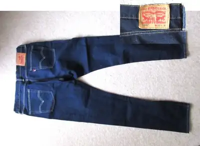 Men's Levi 510 Jeans ... 32" x 30" .... nice relaxed fit style for everyday and a work day. In excel...