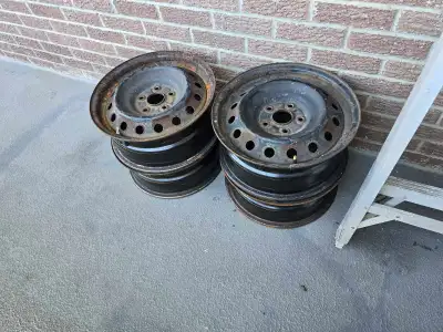 5x114.3 steel rims. 16 inches. Good condition. No accident on the rims. A bit of surface rust. Askin...