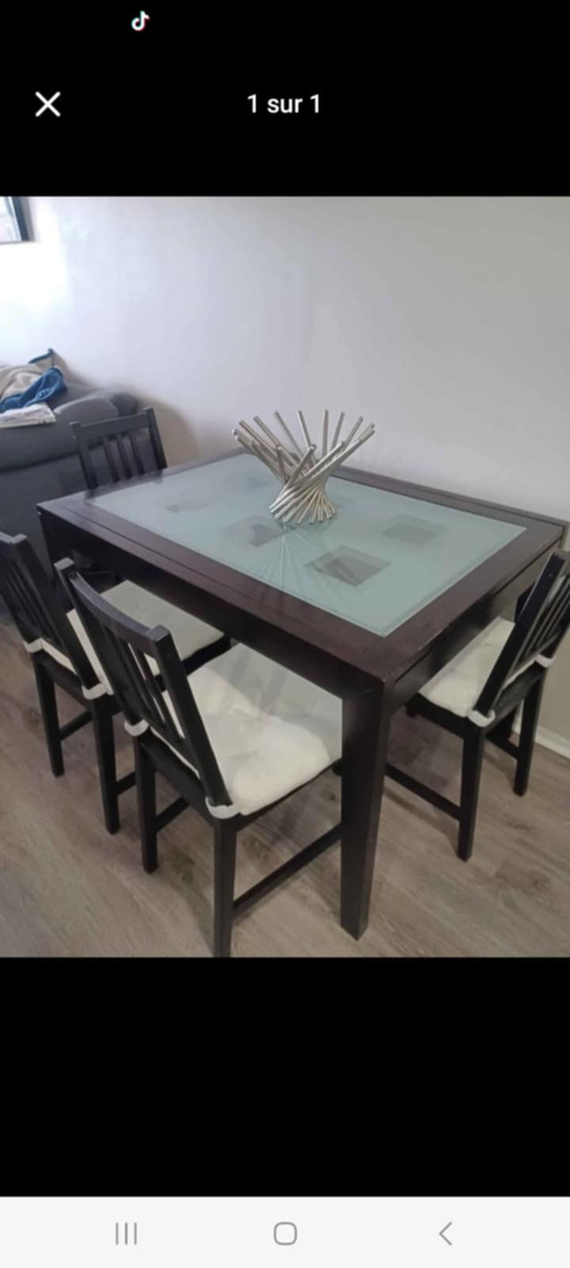 table en verre dans Mobilier de salle à manger et cuisine  à Longueuil/Rive Sud