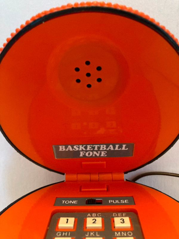 Vintage Basketball Phone Telephone Landline 80s Non-Working in Arts & Collectibles in Edmonton - Image 4